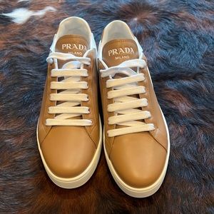 Brand new Prada leather logo sneakers 37